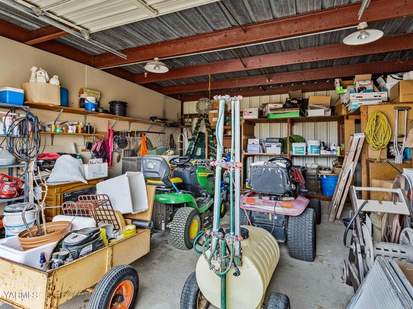 1303 Nightingale Rd, Wapato, WA 98951