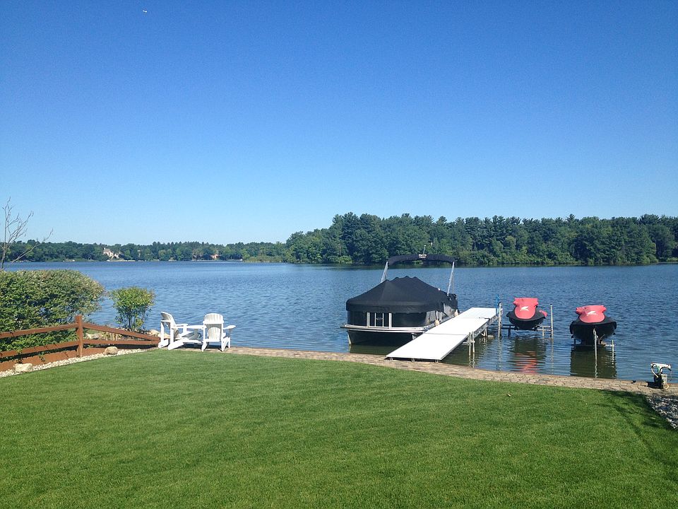 2nd image of 1412 Brighton Lake Rd