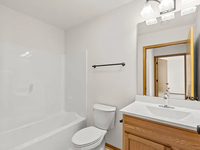 324 Woodcrest Ln — Photo 9
