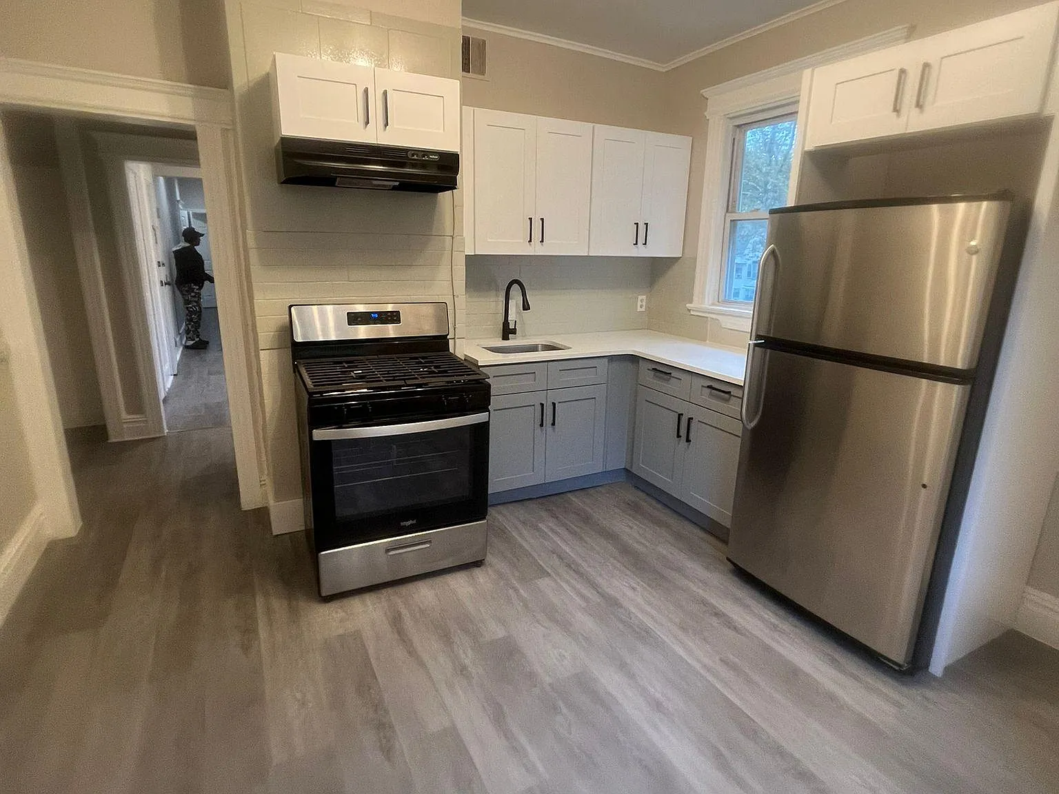 3 bed, 1000 sqft, $1,850 — Photo 1