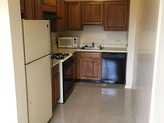 2nd image of 3000 Spout Run Pkwy APT D510