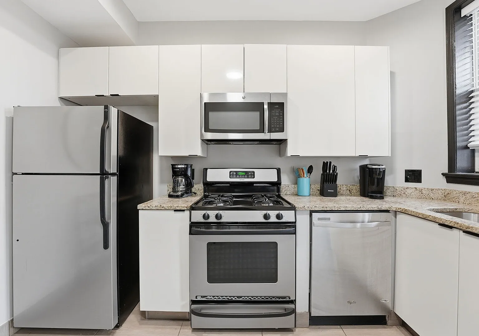 Shaw 1BR + Patio Monthly Metro + Parking — Photo 4