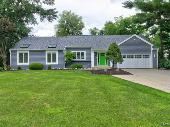 2973 Thorncrest Dr SE, Grand Rapids, MI 49546