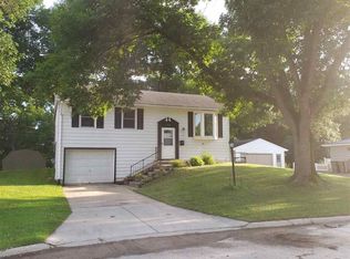 212 Mulford Dr, Oelwein, IA 50662