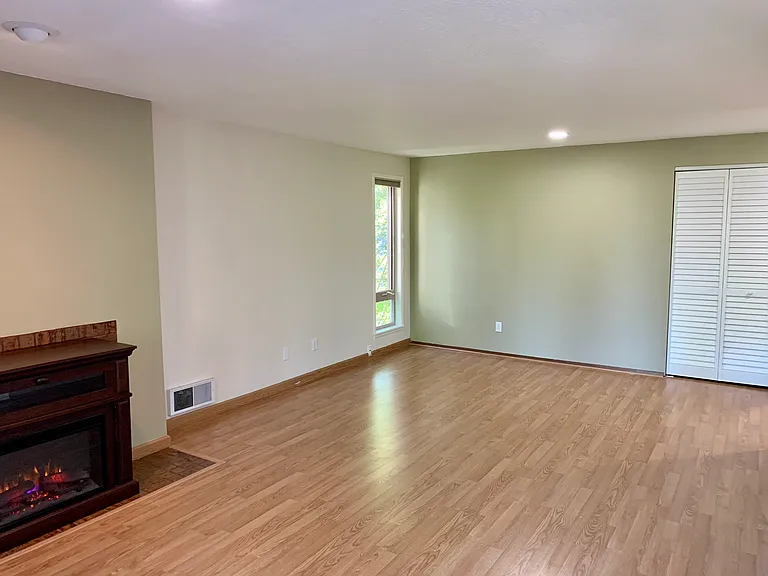 12349 Roosevelt Way NE #402 — Photo 4