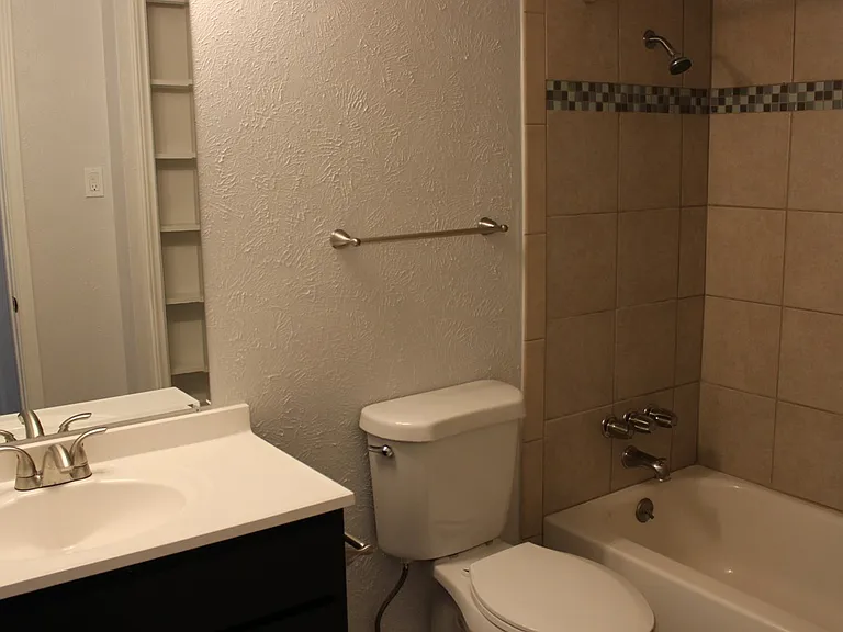 Carillon Apartments — Photo 9