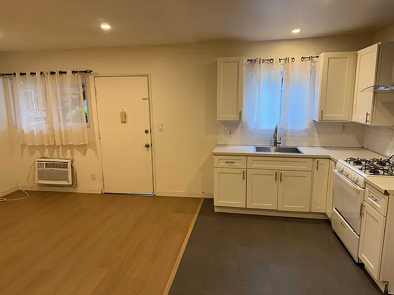 511 E Washington ave — Photo 13