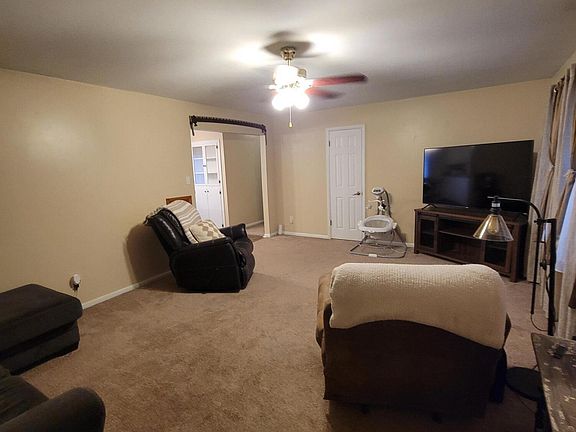 3rd image of 758 W Vest St