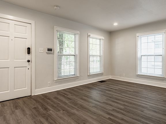 4th image of 5711 Indianola Ave