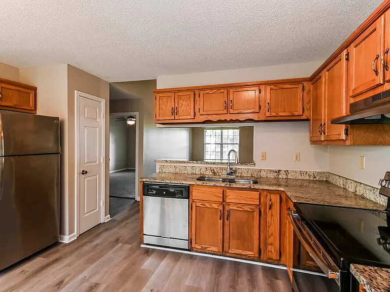 6205 Liberty Estates Dr — Photo 8