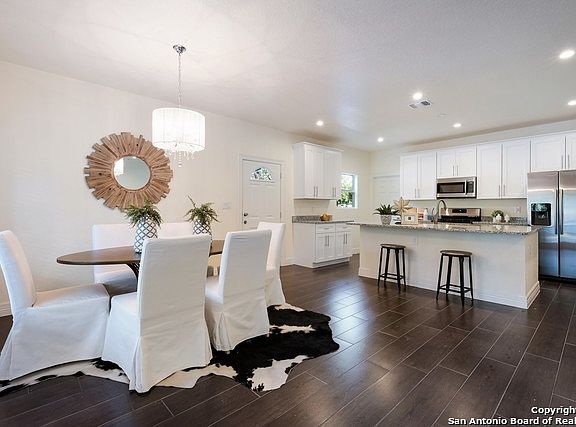 5th image of 307 W Norwood Ct