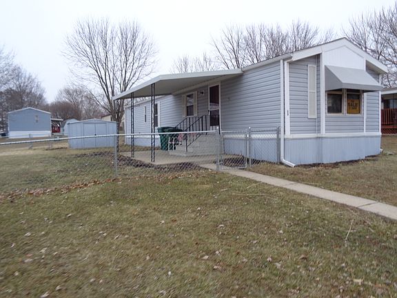 2nd image of 207 SE Cottonwood St