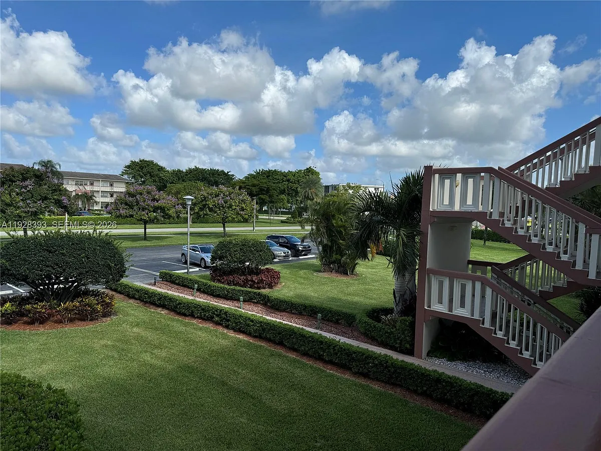 Photo 2 of 35 - 149 Preston E #149-D - Boca Raton, FL Building Photo - 149 Preston E #149-D