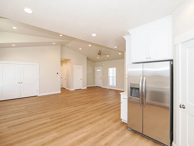251 E 1280 N — Photo 19