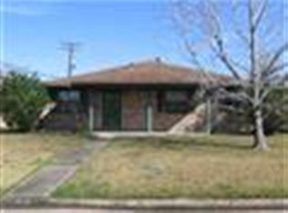 820 36th St, Nederland, TX 77627
