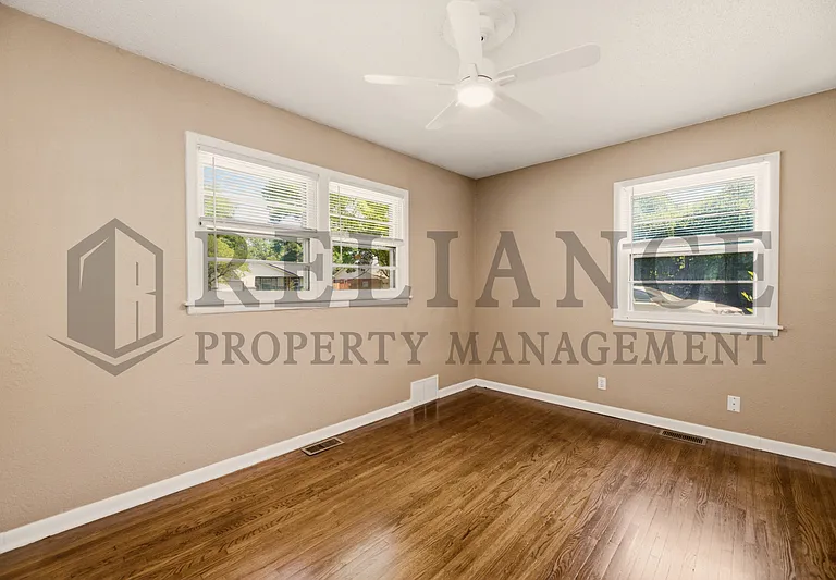 2103 W Columbine Ln — Photo 32