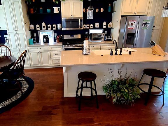 2nd image of 3801 Pali Pl