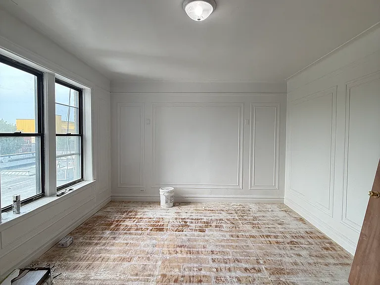 Carpenter Ave — Photo 1