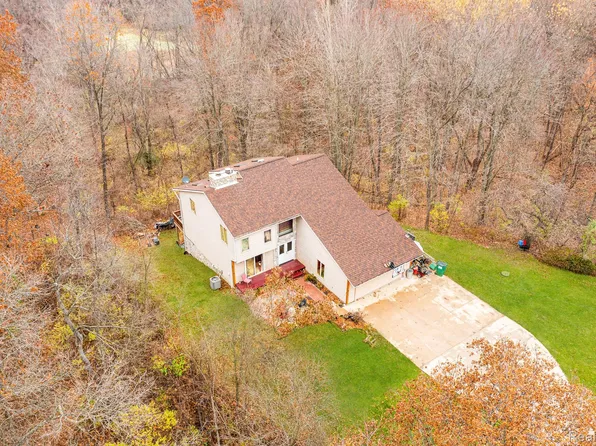 2843 Chevrolet Ave, Ortonville, MI 48462