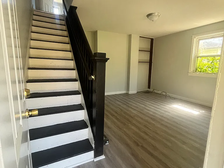 404 Lowell St — Photo 1