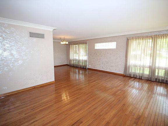 4th image of 10158 S Talman Ave
