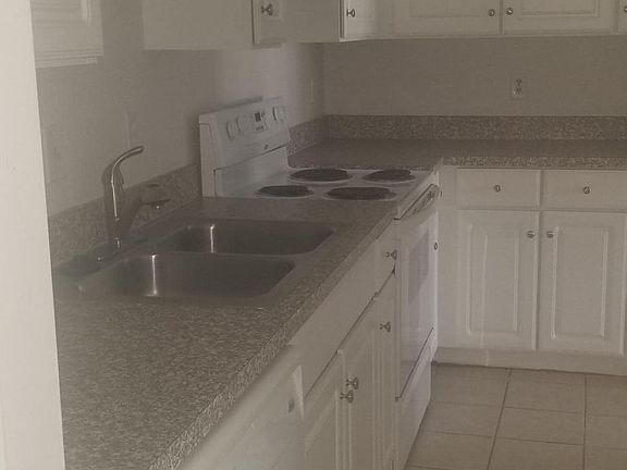 5th image of 3590 Sable Palm Ln Unit J