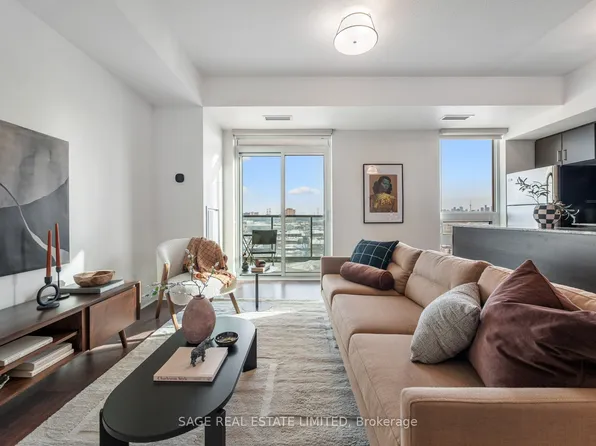 35 Brian Peck Cres #909, Toronto, ON M4G 0A5