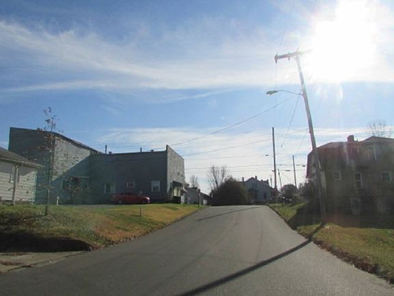 5th image of 36 N Walnut St