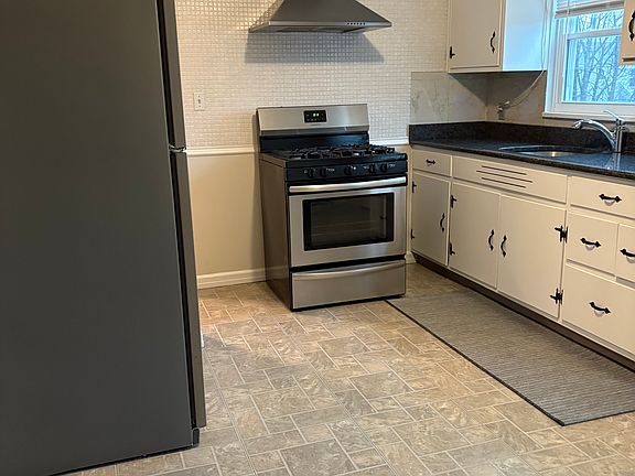 5th image of 8-10 Fern St Floor 2