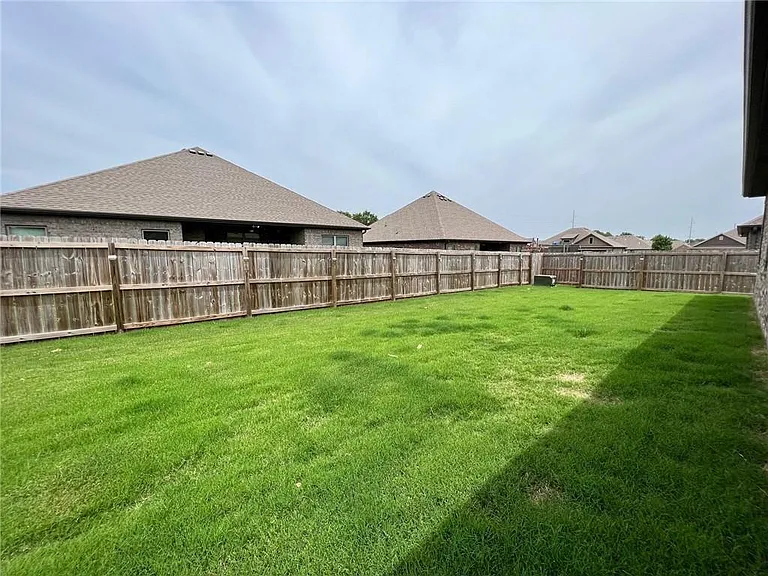 301 Cisterna Dr — Photo 18