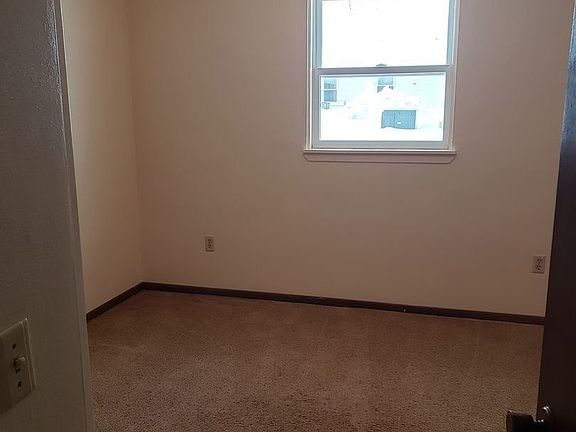 3rd image of 908 Gardenette Dr #3
