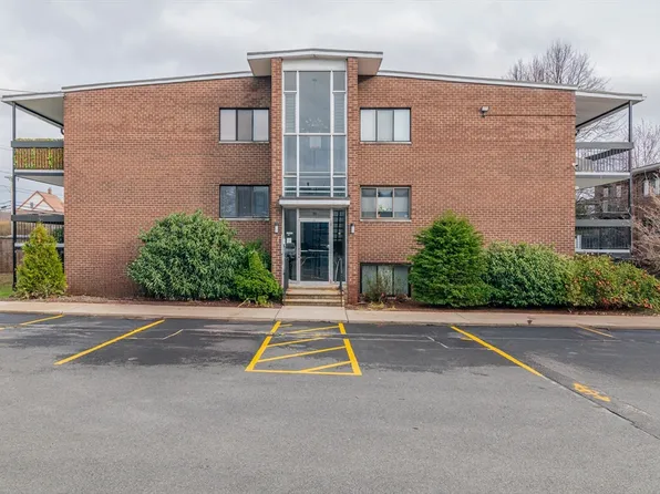 160 Elm St APT 8, Braintree, MA 02184