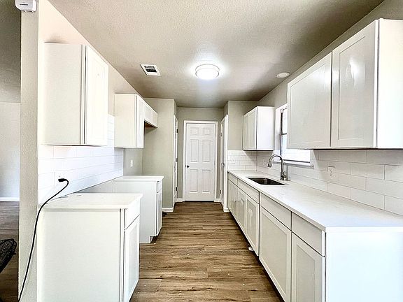 4th image of 7258 Brook Valley Dr