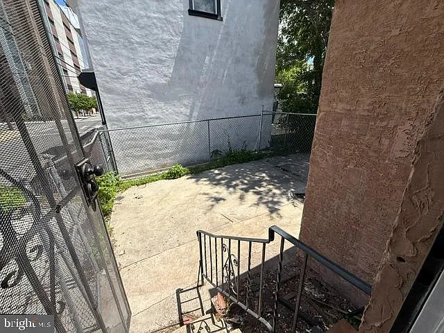 440 Henry St — Photo 15