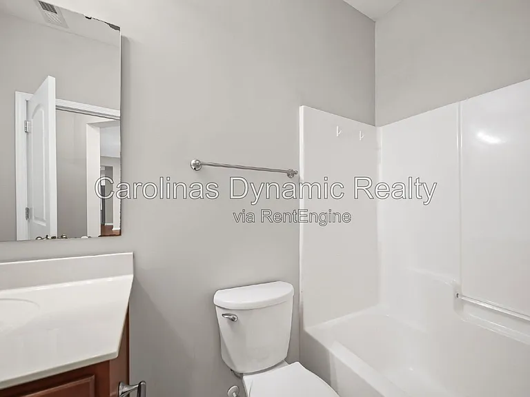 1912 Madeira Cir — Photo 16