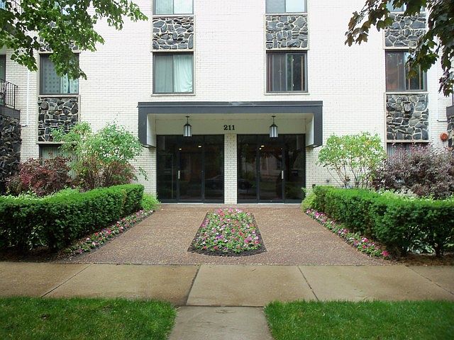 1st image of 211 N Elgin Ave #3J