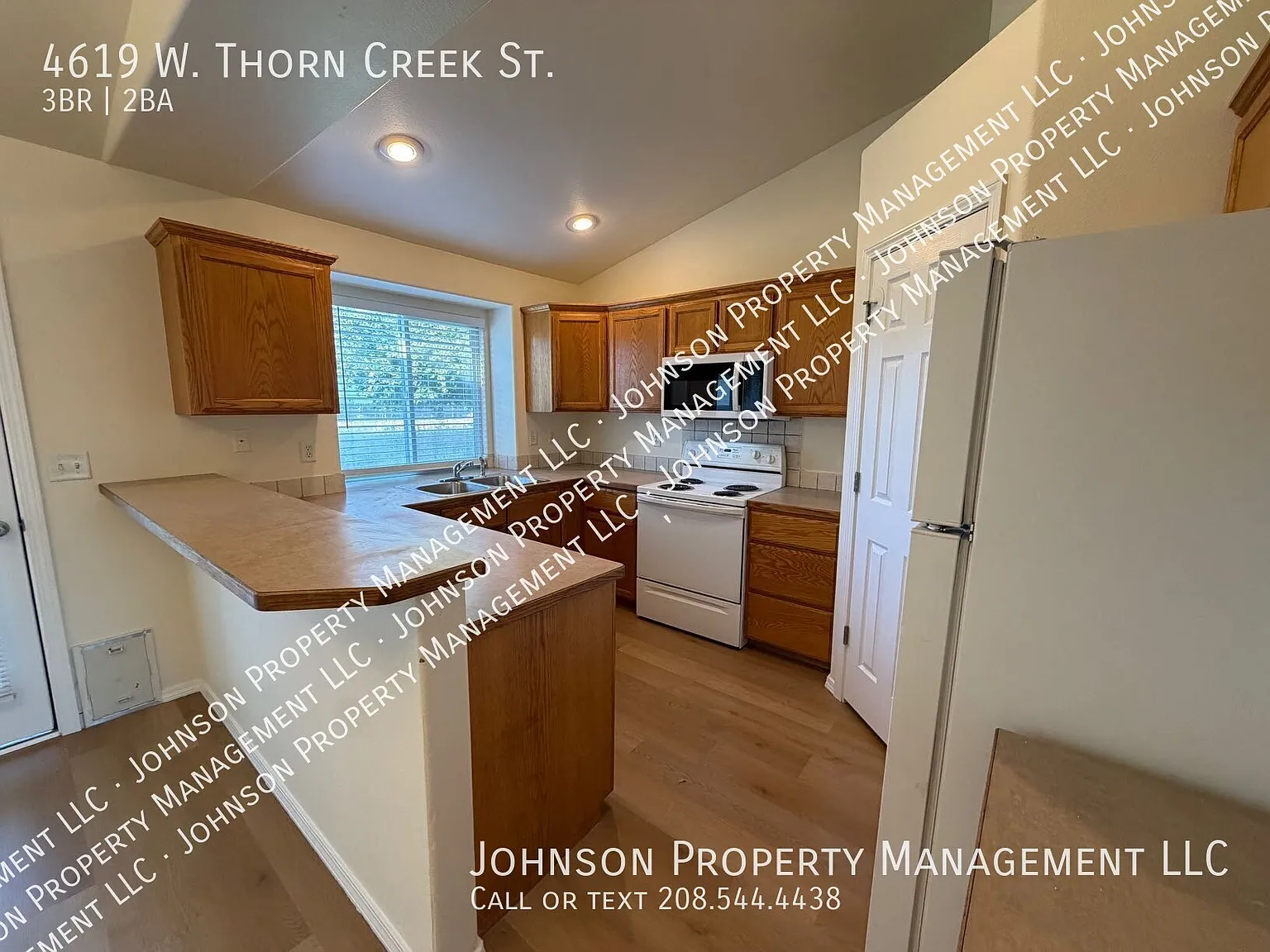 Spacious Meridian Home with 3-Car Garage & Fenced Yard. — Photo 3
