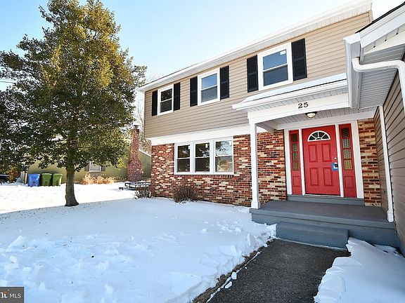 5th image of 25 Champlain Rd