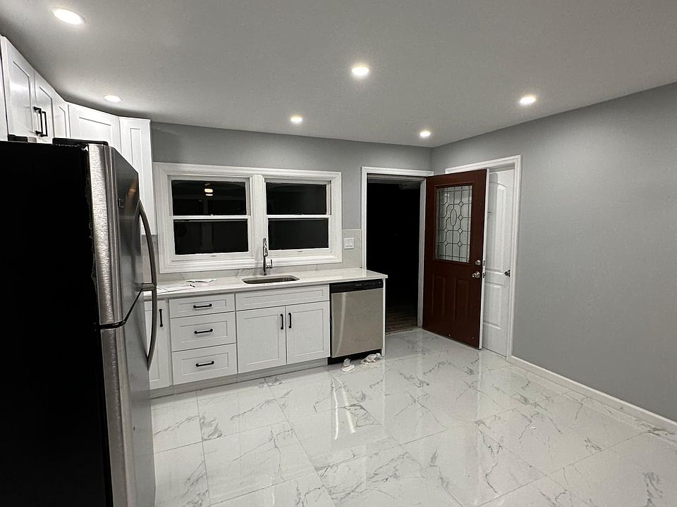 1st image of 32 Ballad Ln Floor 1