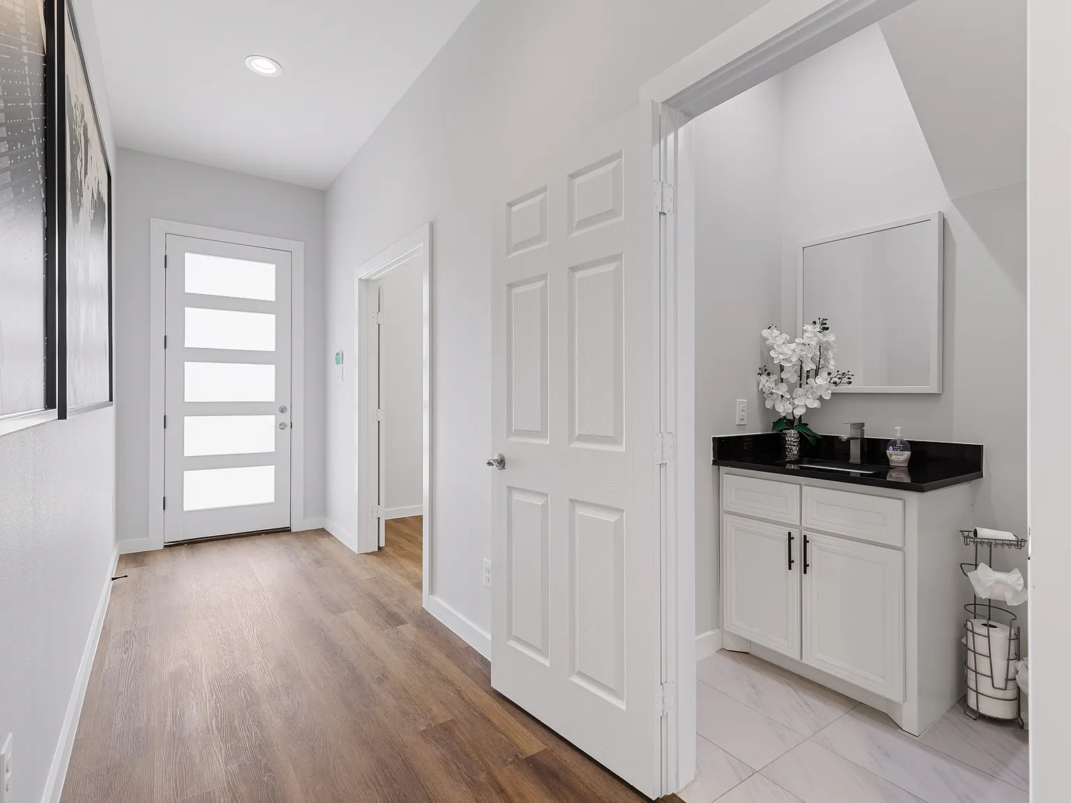 5 bed, 2.5 bath, 2565 sqft, $3,600 — Photo 3