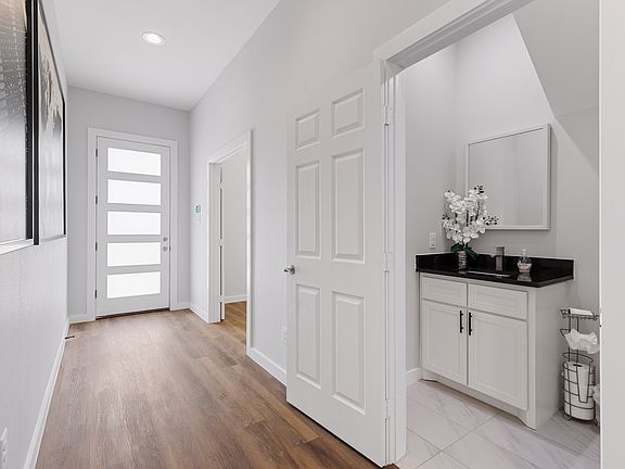 3rd image of 4011 Furey St