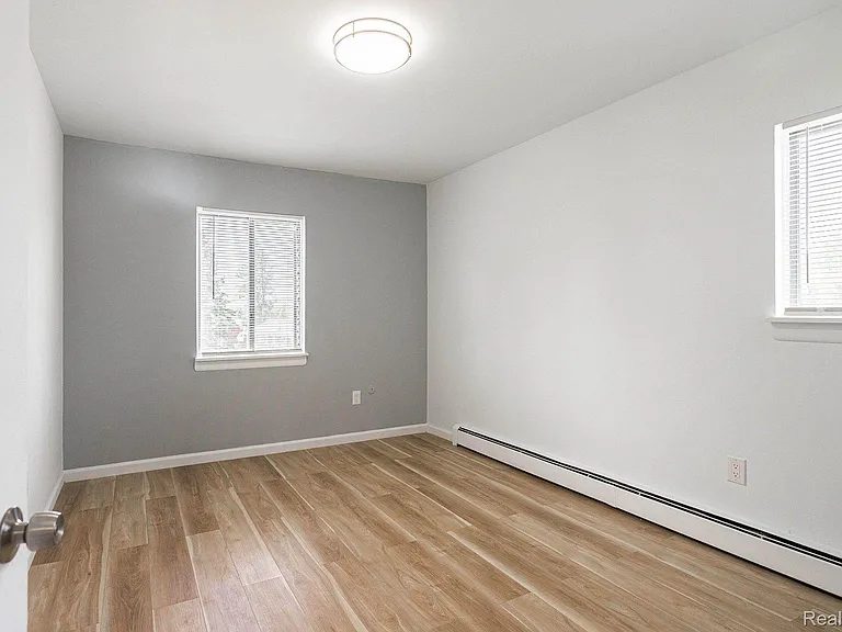 2475 S Commerce Rd #10 — Photo 27