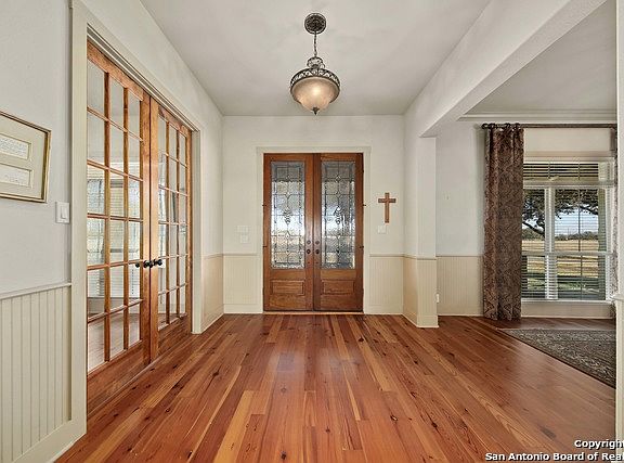 2nd image of 725 Breeze Way
