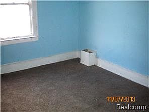 4th image of 5594 Eastlawn St