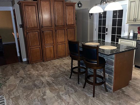 5th image of 109 Cove St