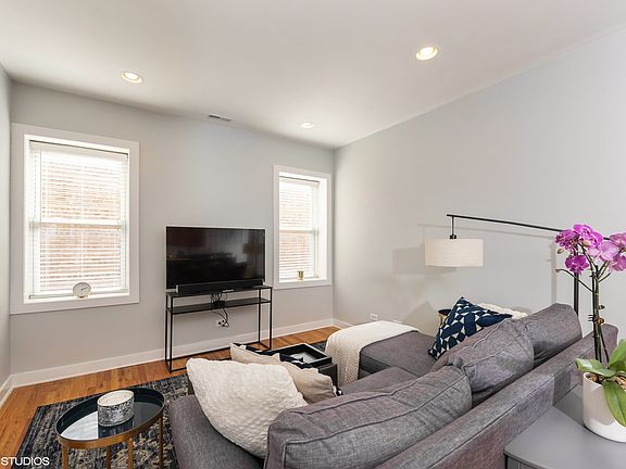 4th image of 1430 N Maplewood Ave APT 401