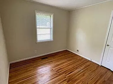 404 Ingram Ave W — Photo 4