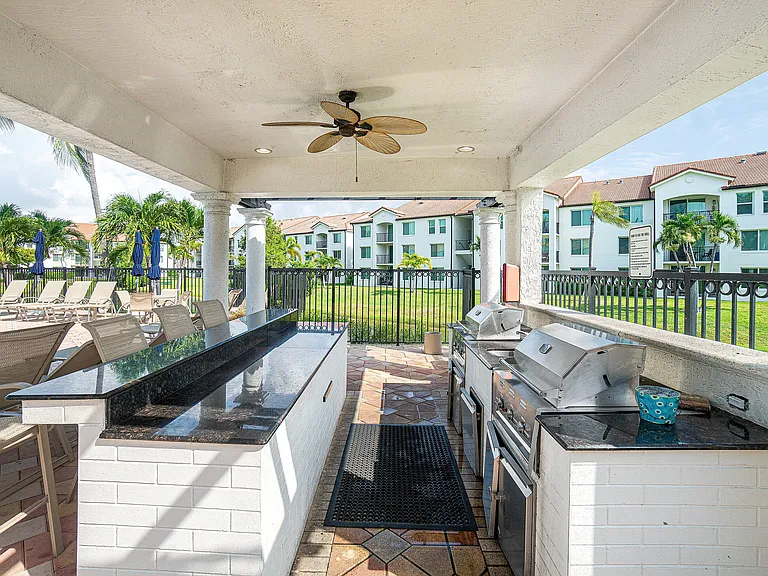 1013 Villa Cir — Photo 30