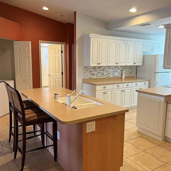 7060 Strand Cir #7060 — Photo 4