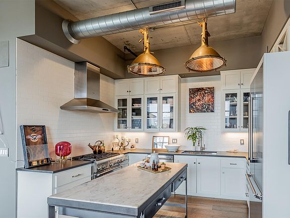 5th image of 800 W 5th St APT 606